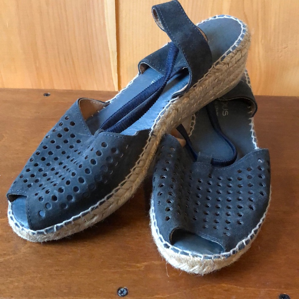 Spanish peep-toe espadrille